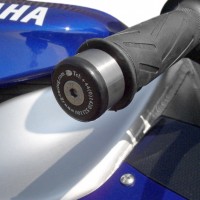 Závaží R&G Racing do řidítek pro motocykly YAMAHA YZF-R1/FJR1300/YZF-R6 '06-/FZ-1 '06/Fazer 600 -'03, TRIUMPH Tiger '07-, černá